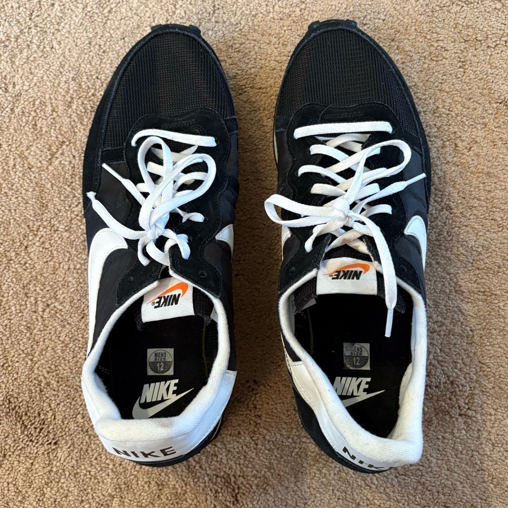 Nike Black and White Sneakers - Picture 7 of 8